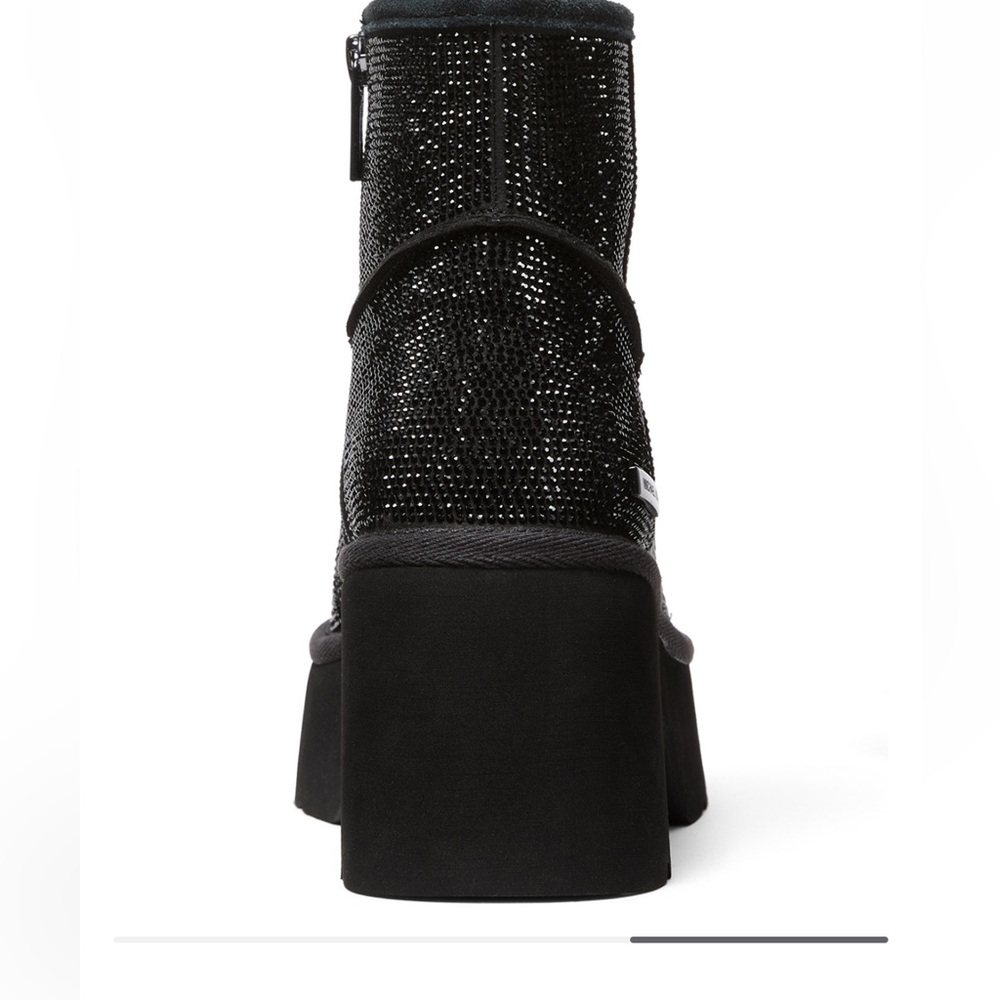 Michael Kors
Women's Delilah Round Toe Booties - Picture 2 of 3